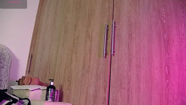 aidaadams online show from 11/14/25, 12:15