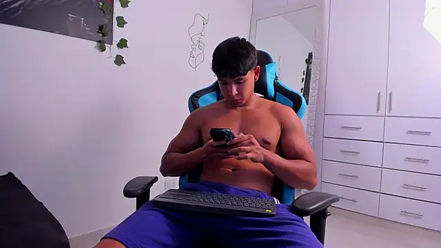 Snapshot of Bray_Kevin chatting on 12/02/24, 01:25 Bray Kevin online show from 12/02/24, 01:25