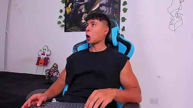 Snapshot of Bray_Kevin chatting on 12/24/24, 12:33 Bray Kevin online show from 12/24/24, 12:33