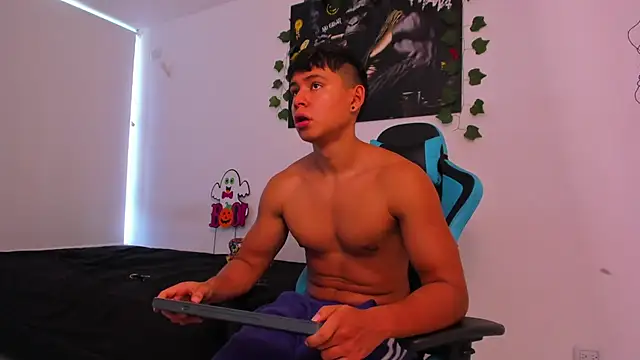 Snapshot of Bray_Kevin chatting on 01/05/25, 04:27 Bray Kevin online show from 01/05/25, 04:27