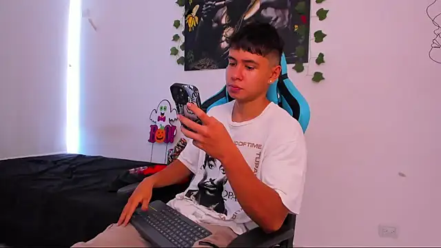 Snapshot of Bray_Kevin chatting on 01/10/25, 10:04 Bray Kevin online show from 01/10/25, 10:04