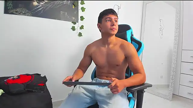 Snapshot of Bray_Kevin chatting on 02/14/25, 04:04 Bray Kevin online show from 02/14/25, 04:04