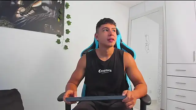 Snapshot of Bray_Kevin chatting on 02/22/25, 05:02 Bray Kevin online show from 02/22/25, 05:02