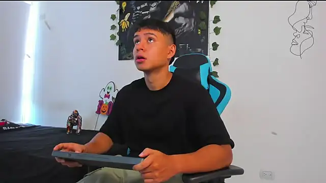 Snapshot of Bray_Kevin chatting on 02/23/25, 09:16 Bray Kevin online show from 02/23/25, 09:16