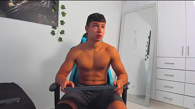 Snapshot of Bray_Kevin chatting on 03/07/25, 04:44 Bray Kevin online show from 03/07/25, 04:44