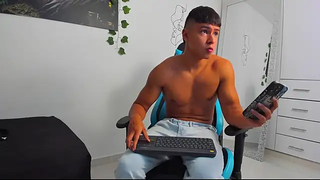 Snapshot of Bray_Kevin chatting on 03/08/25, 03:28 Bray Kevin online show from 03/08/25, 03:28