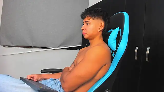 Snapshot of Bray_Kevin chatting on 10/22/25, 12:44 Bray Kevin online show from 10/22/25, 12:44