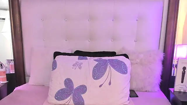 Snapshot of BellaaStarlix chatting on 10/10/25, 12:53 BellaaStarlix online show from 10/10/25, 12:53