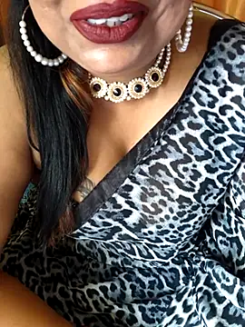 Snapshot of YR-SHIVANI chatting on 03/17/25, 07:57 YR-SHIVANI online show from 03/17/25, 07:57