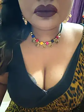 Snapshot of YR-SHIVANI chatting on 09/13/25, 06:13 YR-SHIVANI online show from 09/13/25, 06:13