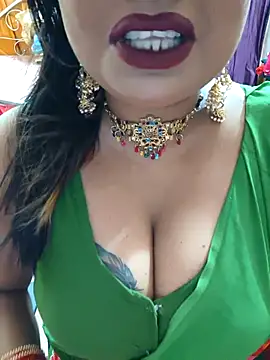 Snapshot of YR-SHIVANI chatting on 09/18/25, 04:47 YR-SHIVANI online show from 09/18/25, 04:47