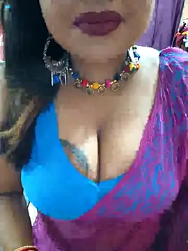 Snapshot of YR-SHIVANI chatting on 09/23/25, 04:04 YR-SHIVANI online show from 09/23/25, 04:04