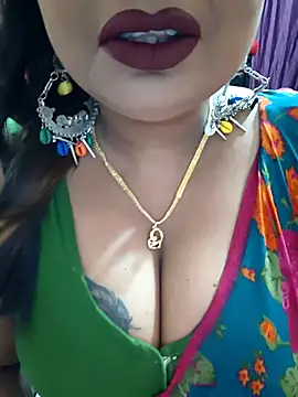 Snapshot of YR-SHIVANI chatting on 10/11/25, 04:22 YR-SHIVANI online show from 10/11/25, 04:22