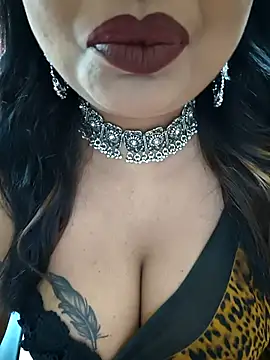 Snapshot of YR-SHIVANI chatting on 11/07/25, 04:12 YR-SHIVANI online show from 11/07/25, 04:12