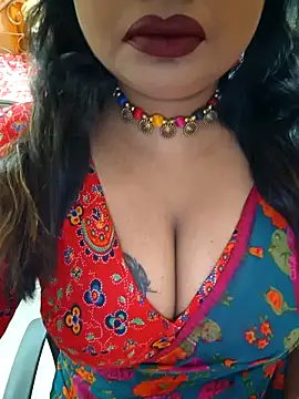 Snapshot of YR-SHIVANI chatting on 11/13/25, 04:11 YR-SHIVANI online show from 11/13/25, 04:11