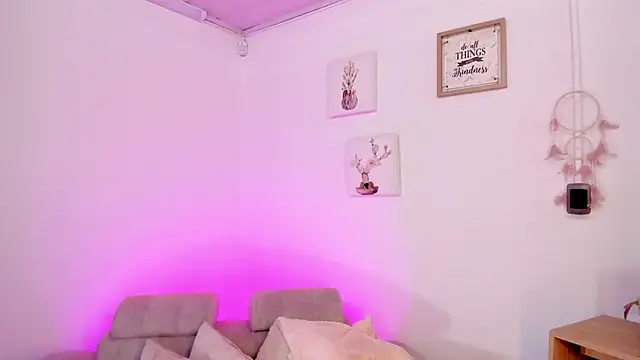 Snapshot of Tiarha chatting on 02/20/25, 04:39 Tiarha online show from 02/20/25, 04:39