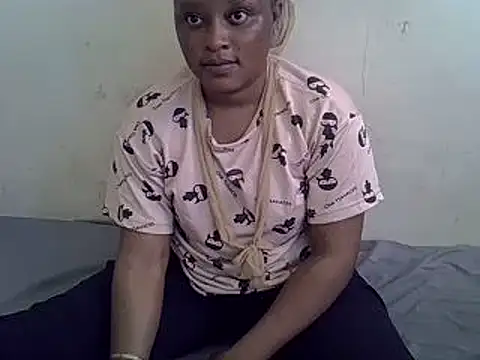 Snapshot of Crystal__Gee chatting on 01/18/25, 05:52 Crystal Gee online show from 01/18/25, 05:52