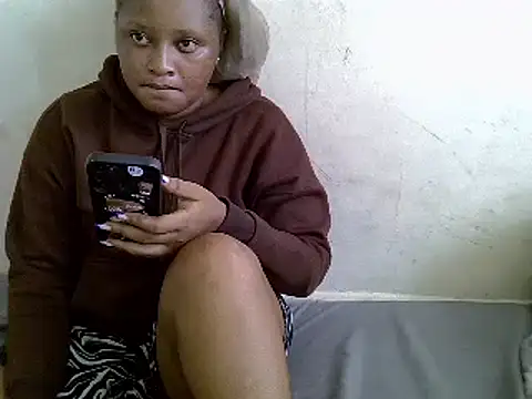 Snapshot of Crystal__Gee chatting on 03/20/25, 06:19 Crystal Gee online show from 03/20/25, 06:19