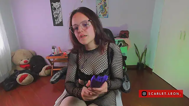 Scarletleon77 online show from 02/01/25, 06:19