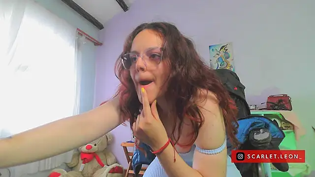 Scarletleon77 online show from 02/05/25, 06:04