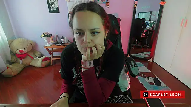 Scarletleon77 online show from 03/12/25, 06:22