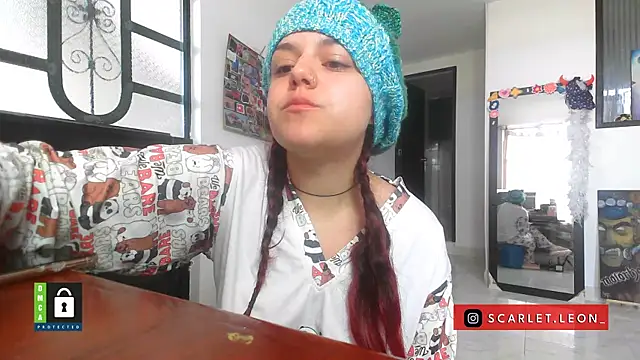 Scarletleon77 online show from 10/22/25, 12:05