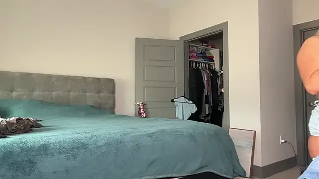 ElenaErickson online show from 02/17/25, 07:42