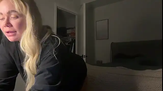 ElenaErickson online show from 11/12/25, 04:35