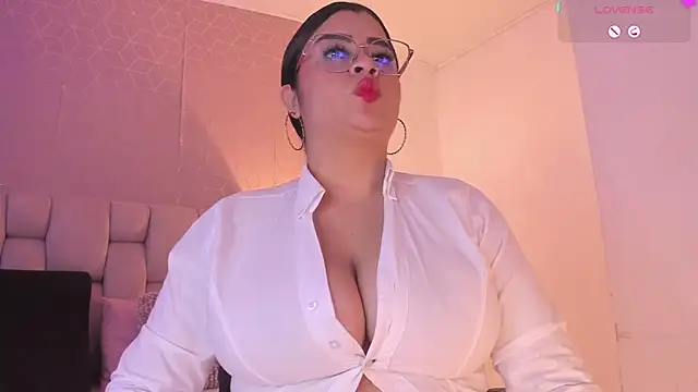 Snapshot of Emilyboobss chatting on 02/21/25, 04:40 Emilyboobss online show from 02/21/25, 04:40