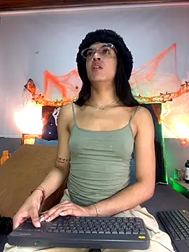 valentinabaez online show from 10/27/25, 04:11