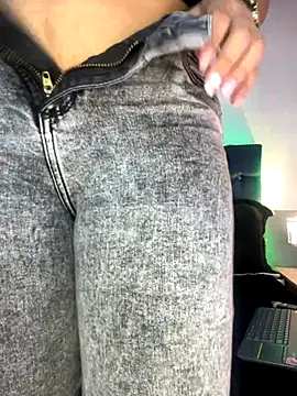 valentinabaez online show from 11/17/25, 06:24