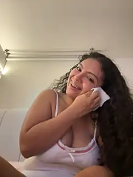 Snapshot of Nathcurly_ chatting on 11/06/25, 04:02 Nathcurly online show from 11/06/25, 04:02