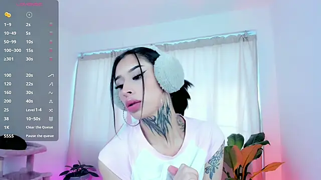 Snapshot of kali_ka_ chatting on 02/04/25, 12:44 kali ka online show from 02/04/25, 12:44