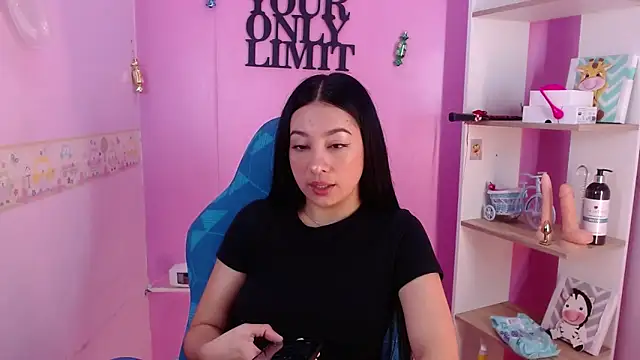 Snapshot of Lila_Pinky chatting on 03/14/25, 02:41 Lila Pinky online show from 03/14/25, 02:41