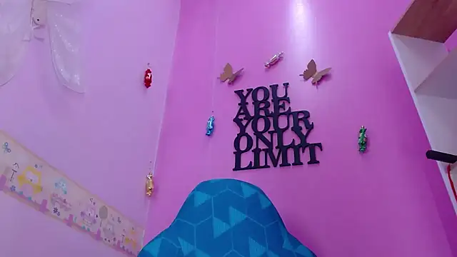 Snapshot of Lila_Pinky chatting on 03/19/25, 05:28 Lila Pinky online show from 03/19/25, 05:28