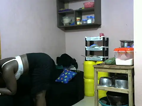 slender-qwene online show from 10/28/25, 05:04