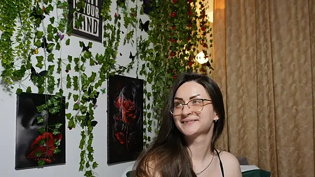 NaughtYHomemadE online show from 10/24/25, 08:44