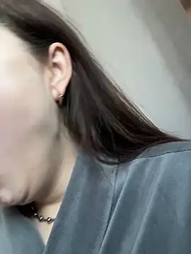 Snapshot of ellie_ssexy chatting on 11/18/25, 05:23 ellie ssexy online show from 11/18/25, 05:23