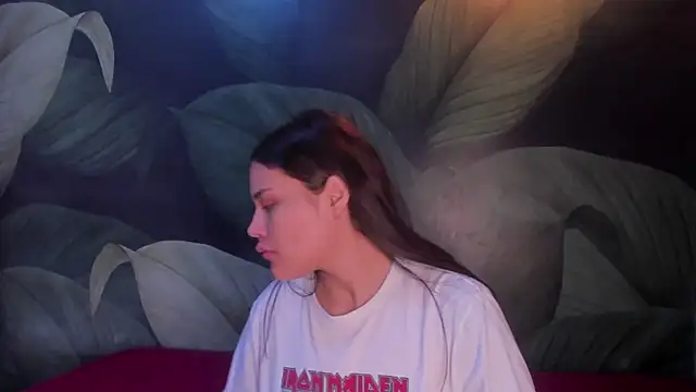 Snapshot of sweett_dirty chatting on 02/05/25, 12:17 sweett dirty online show from 02/05/25, 12:17