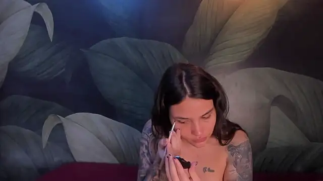 Snapshot of sweett_dirty chatting on 03/19/25, 12:23 sweett dirty online show from 03/19/25, 12:23