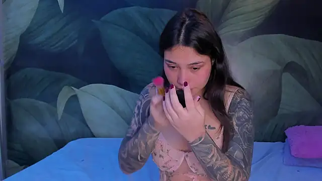 Snapshot of sweett_dirty chatting on 10/14/25, 12:28 sweett dirty online show from 10/14/25, 12:28