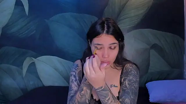 Snapshot of sweett_dirty chatting on 10/18/25, 12:17 sweett dirty online show from 10/18/25, 12:17