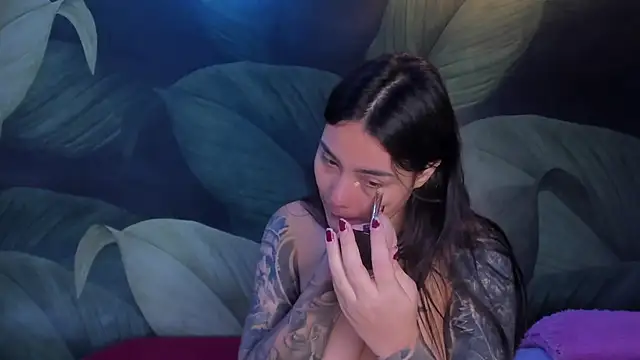 Snapshot of sweett_dirty chatting on 10/28/25, 12:30 sweett dirty online show from 10/28/25, 12:30