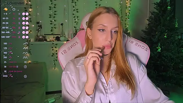 Snapshot of Anice_ chatting on 12/22/24, 10:04 Anice online show from 12/22/24, 10:04