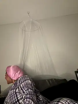 Snapshot of Lickplayofficial chatting on 11/21/25, 03:27 Lickplayofficial online show from 11/21/25, 03:27