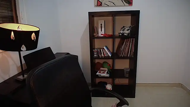 Snapshot of Windy_butterfly chatting on 09/25/25, 07:28 Windy butterfly online show from 09/25/25, 07:28