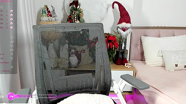 Snapshot of _Joliie_ chatting on 12/20/24, 05:47 Joliie online show from 12/20/24, 05:47