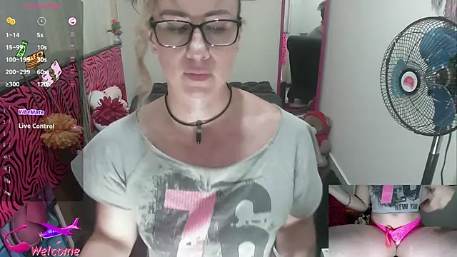 ViickySexy online show from 09/17/25, 07:37