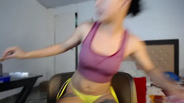 Madiie lee  online show from 12/31/24, 07:51