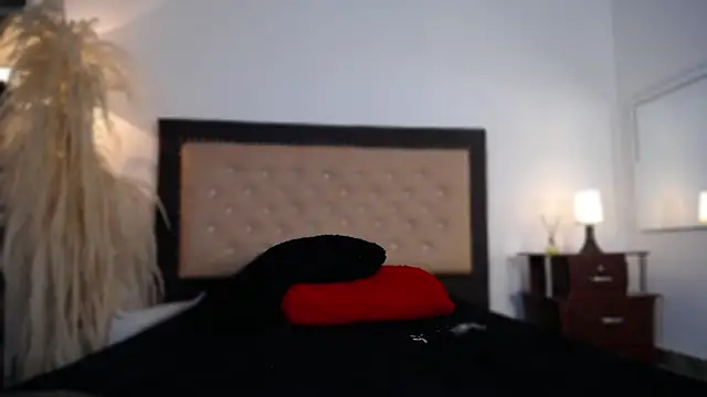 Madiie lee  online show from 01/12/25, 01:32